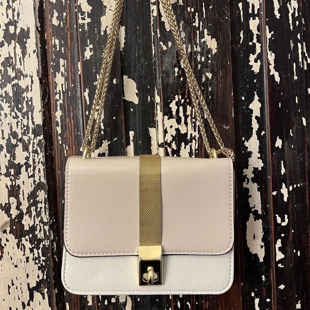 Gianni Bini Elegant Cream and White Chain Shoulder Bag w gold accents.